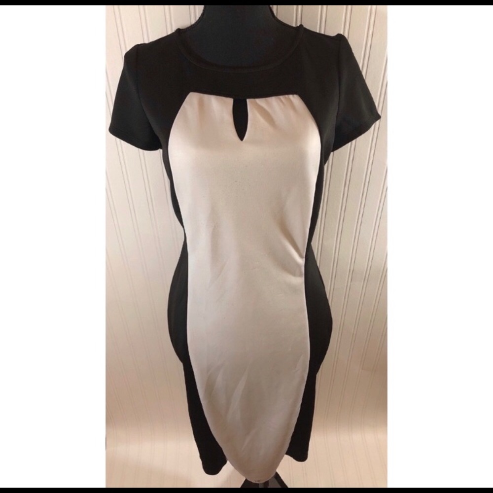 Forever21 Key Hole Dress Black & White Size XL
